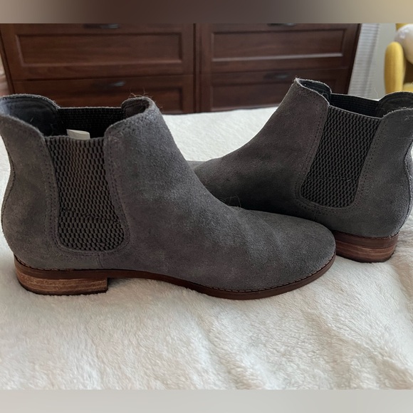 Tom’s women’s booties size 8 - Picture 3 of 3